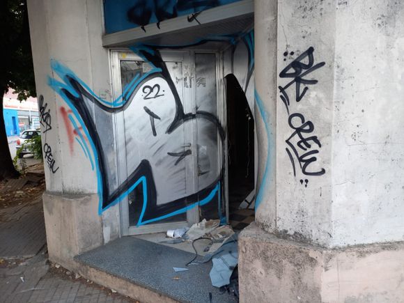 Vandalismo en el hotel Marconi: “Un peligro”