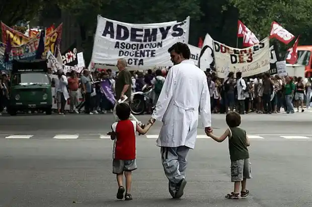 Docentes advierten que continuará el conflicto