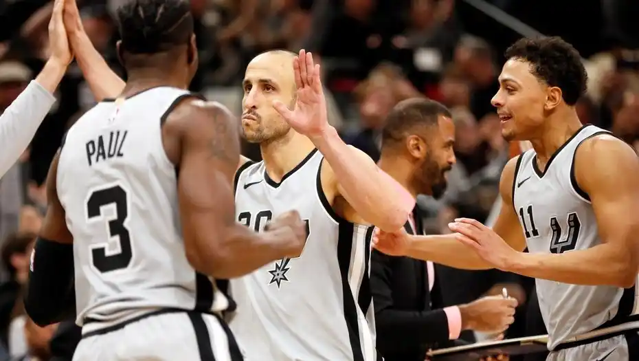 Ginóbili le dio otro triunfo a San Antonio Spurs con un doble increíble