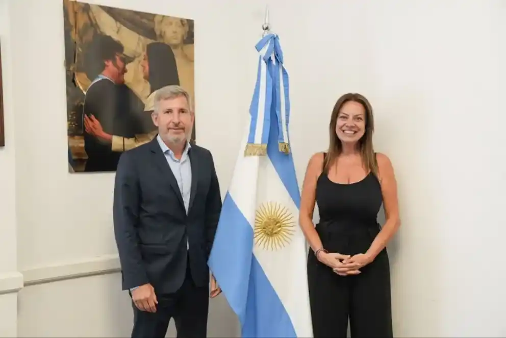Frigerio se reunió con Pettovello para avanzar en obras para escuelas y resolver la deuda de Anses con la provincia