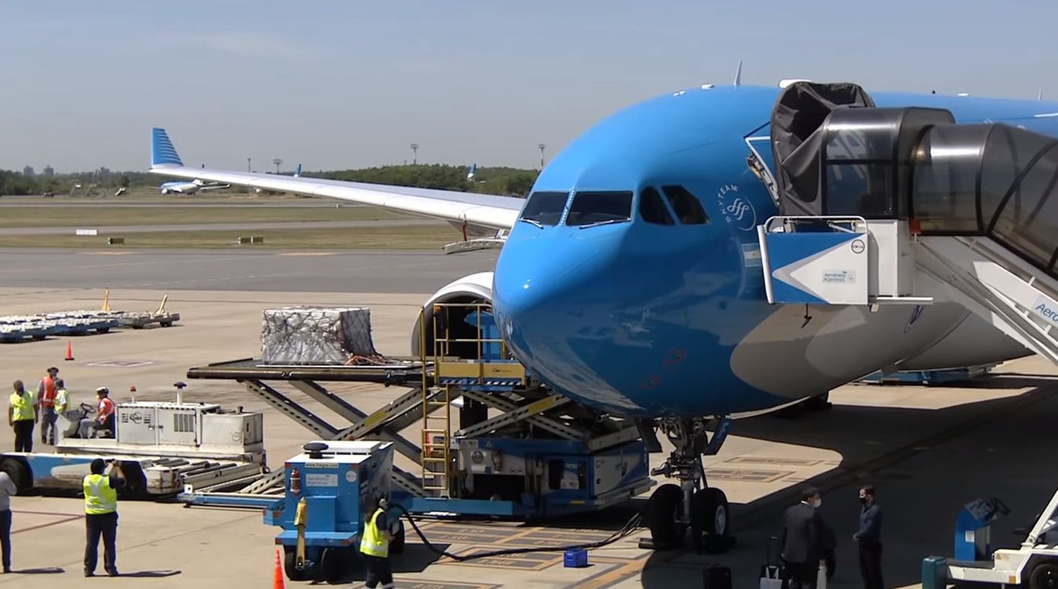 [Opinión]: Aerolíneas Argentinas, las Vacunas Rusas y la Máquina de Humo