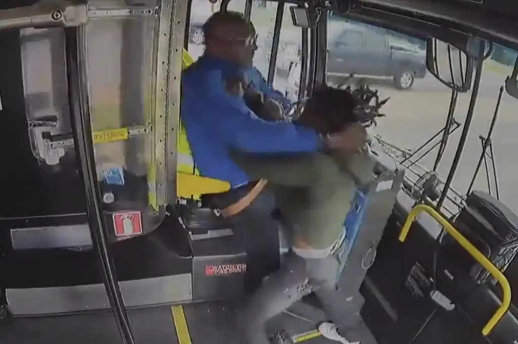 Un pasajero golpeó a un chofer