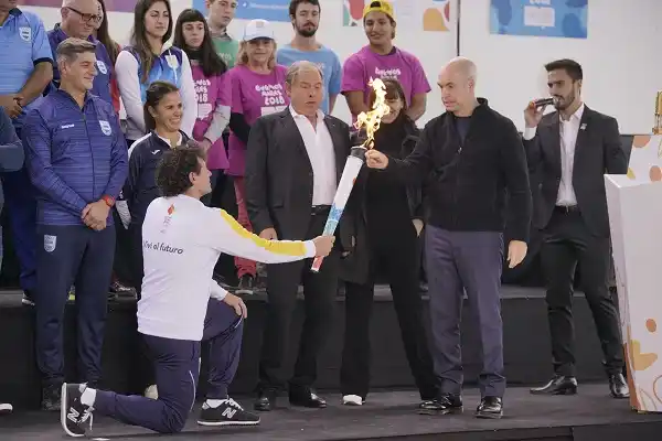 La llama olímpica ya fue recibida en Buenos Aires