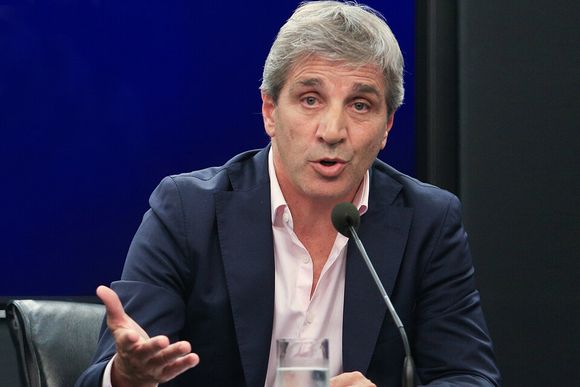 El Gobierno oficializó la baja del impuesto PAIS, pero los empresarios alertaron que el impacto en precios será moderado