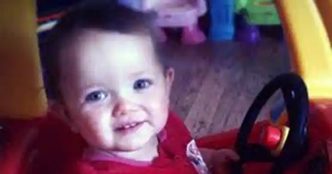 Violó tantas veces a su beba que la terminó matando