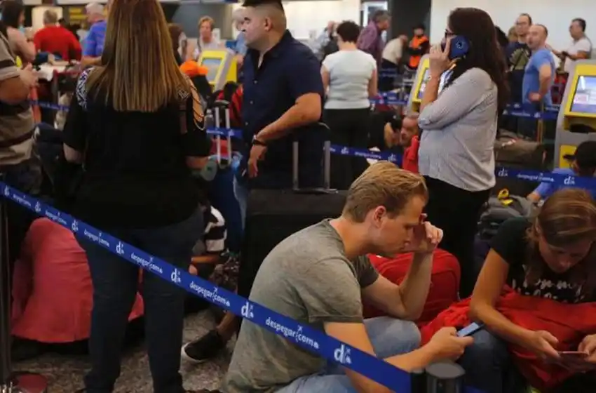 Pilotos se suman al paro general y el 30 de abril no habrá vuelos