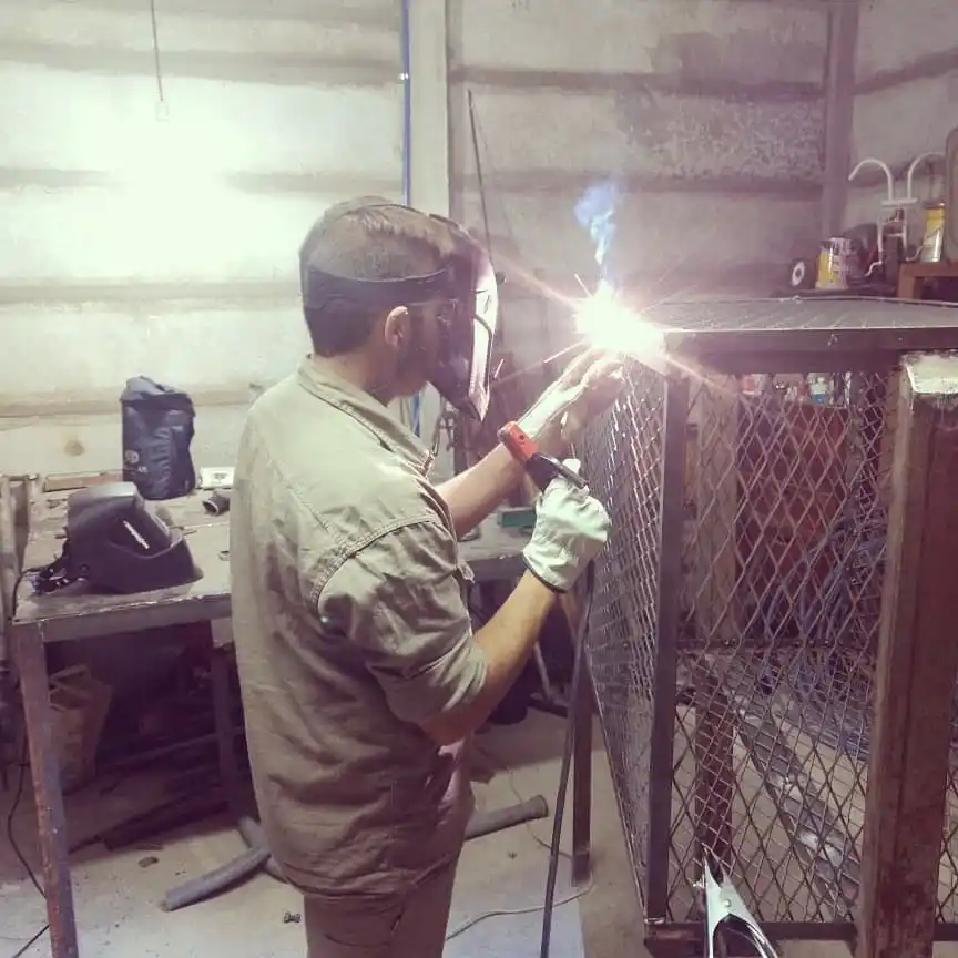 Nano Núñez hizo un cursos de instalador electricista y terminó aprendiendo a soldar a instancias de un profesor.