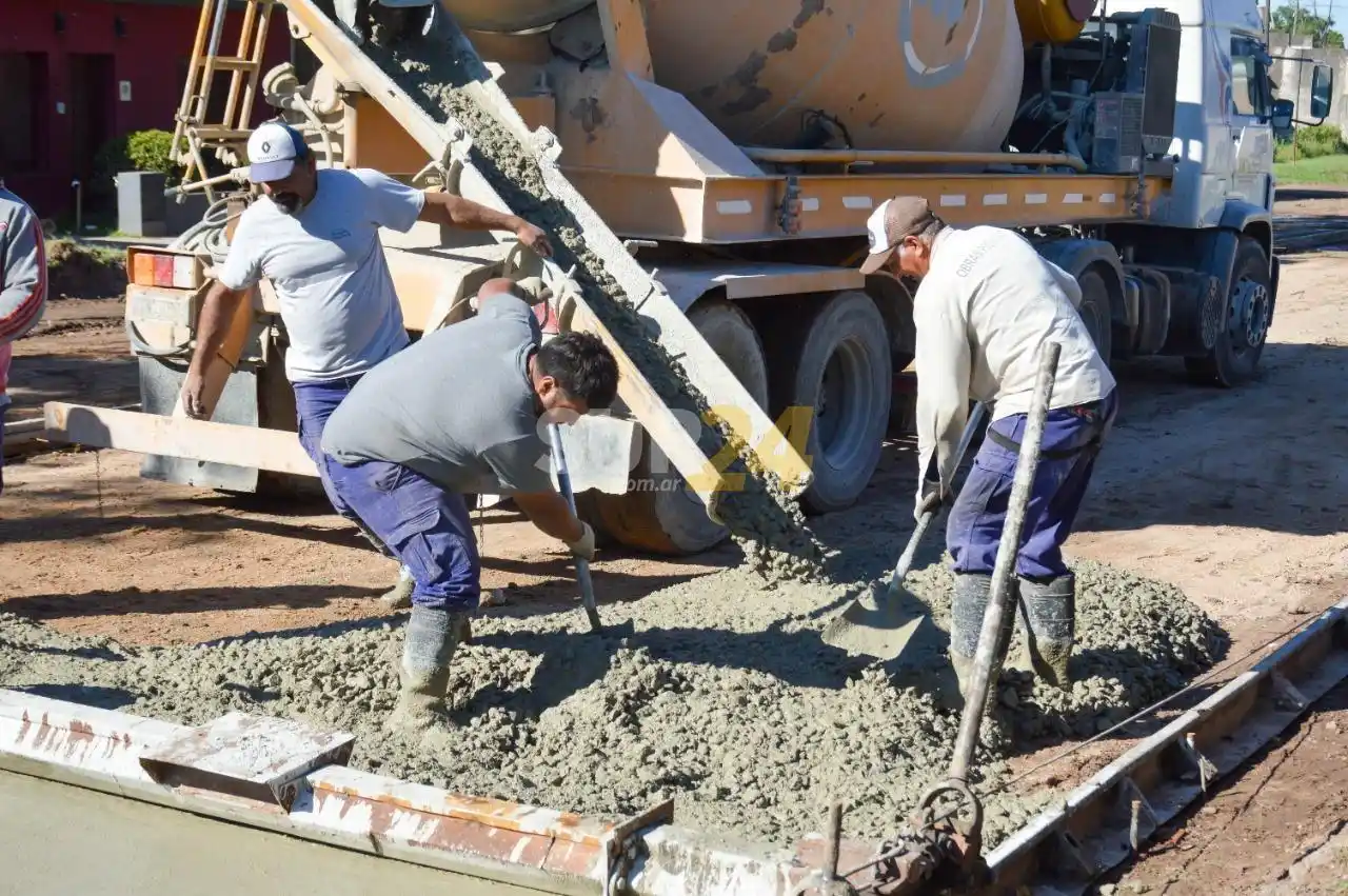 El gobierno municipal sigue con la obra de pavimentación en calle Quintana
