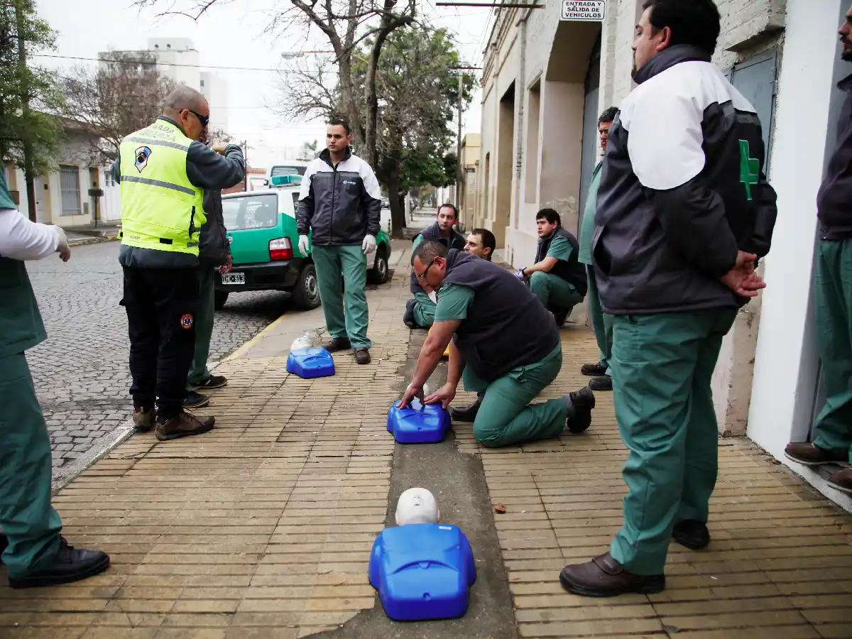 Enfermeros y choferes se capacitan para brindar un mejor servicio en emergencias