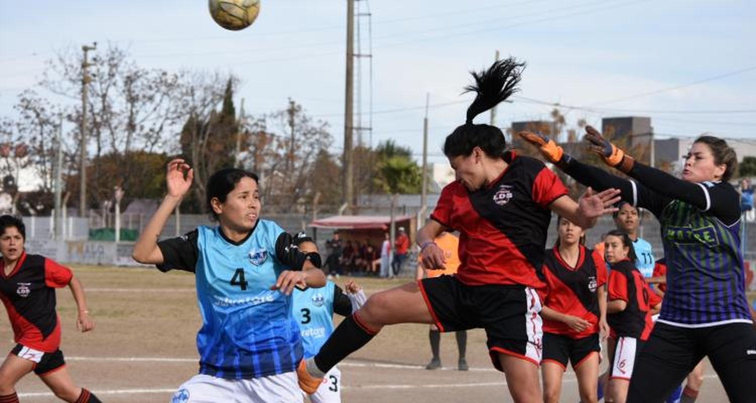La selección femenina de San Pedro no se rindió y tuvo su premio en el Complejo Jorge Suárez