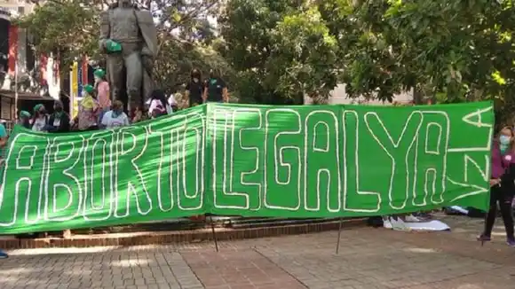 ¡»ES UN DERECHO»! Activistas marchan a favor de la despenalización del aborto en Venezuela