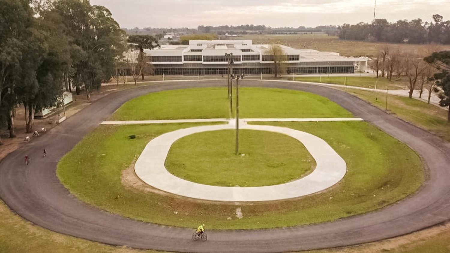 El intendente Chiarella anunció la repavimentación del velódromo con fondos de la Municipalidad 