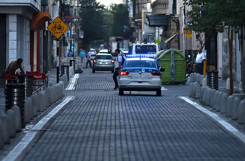 Hirieron a un joven de 27 años en un intento de robo en el centro