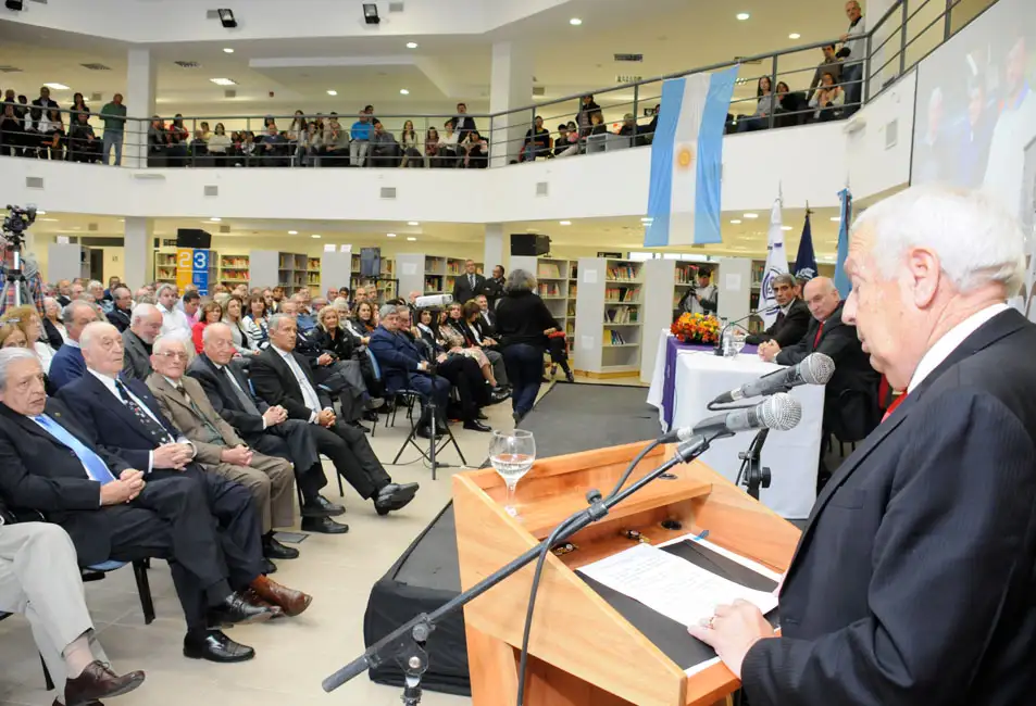 La Facultad de Ciencias Veterinarias conmemoró sus primeros cincuenta  años de existencia 