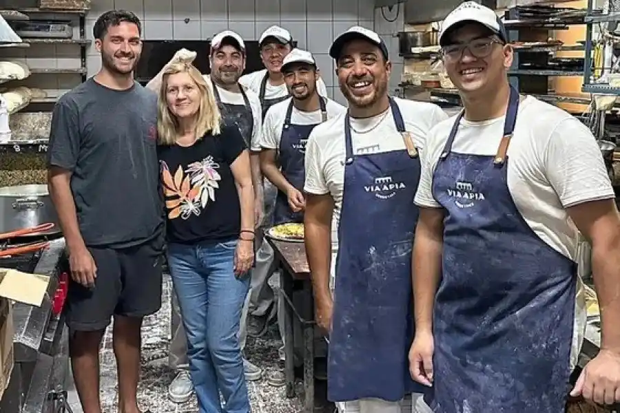 La madre de Messi fue a la pizzería rosarina que se había vuelto viral por sus respuestas en redes sociales