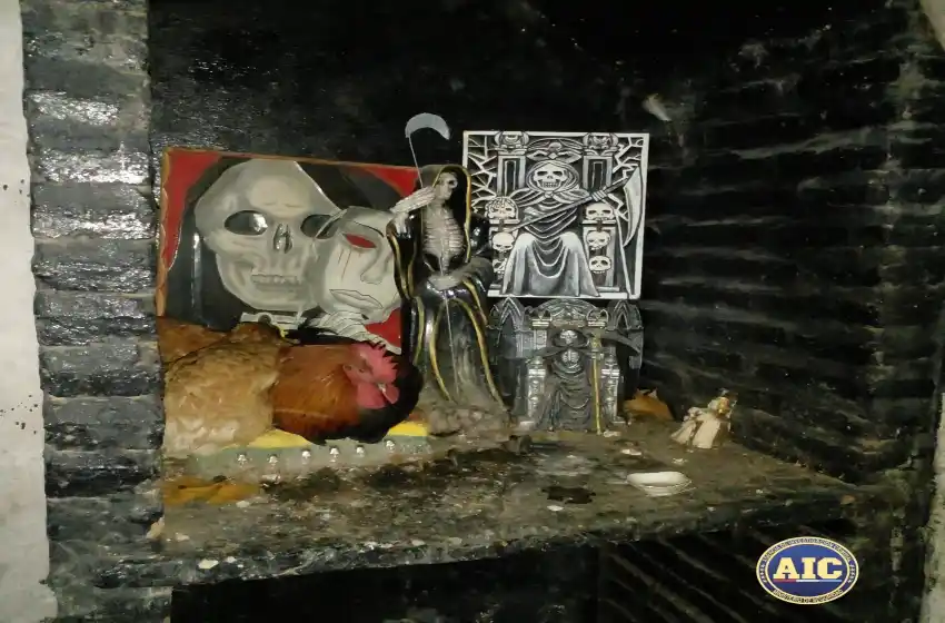 Tres detenidas, armas, drogas y un santuario de San La Muerte: el saldo de allanamientos por balaceras a escuelas y comisarías rosarinas