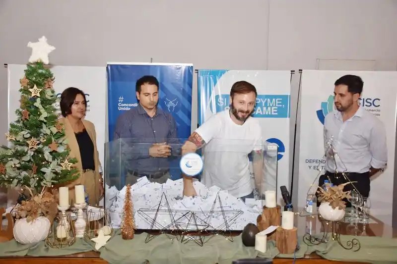 Azcué participó del sorteo de la promoción “Navidad y Reyes”