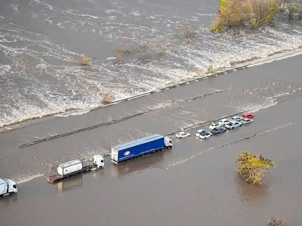 Vialidad Nacional habilitó la Ruta 8, pero la Ruta 9 sigue cortada por la inundación: caminos alternativos y recomendaciones
