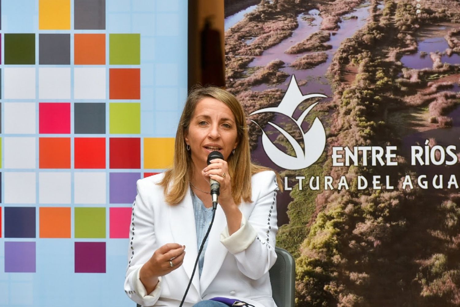 Stratta inaugura una muestra para concientizar sobre el agua