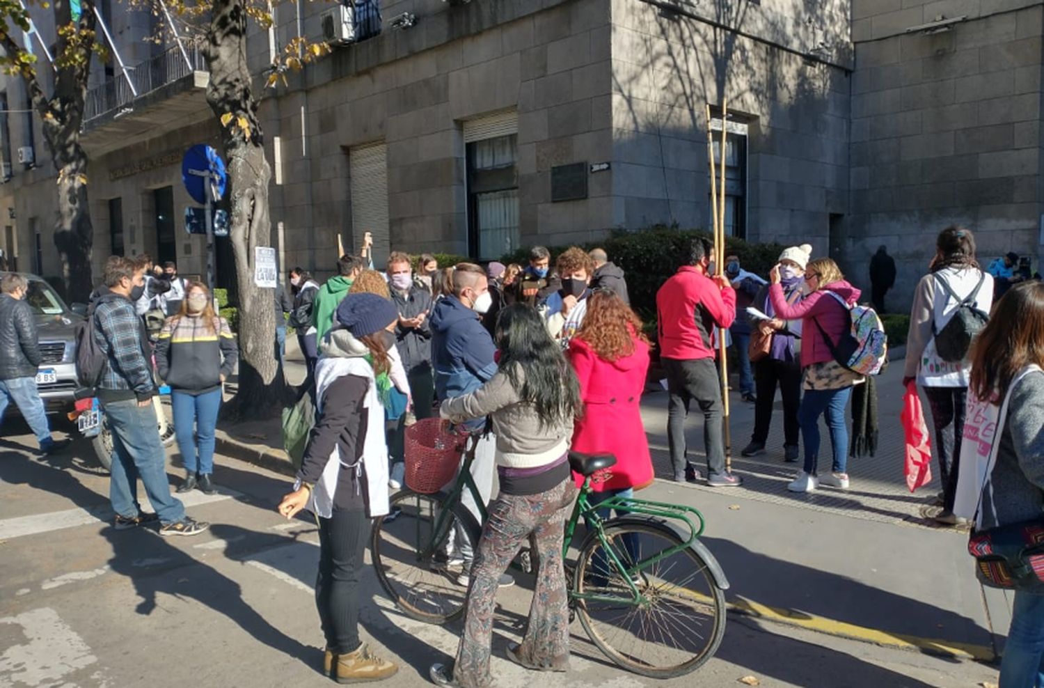 Paro docente contra la presencialidad: "Ya fallecieron tres compañeros muy queridos"