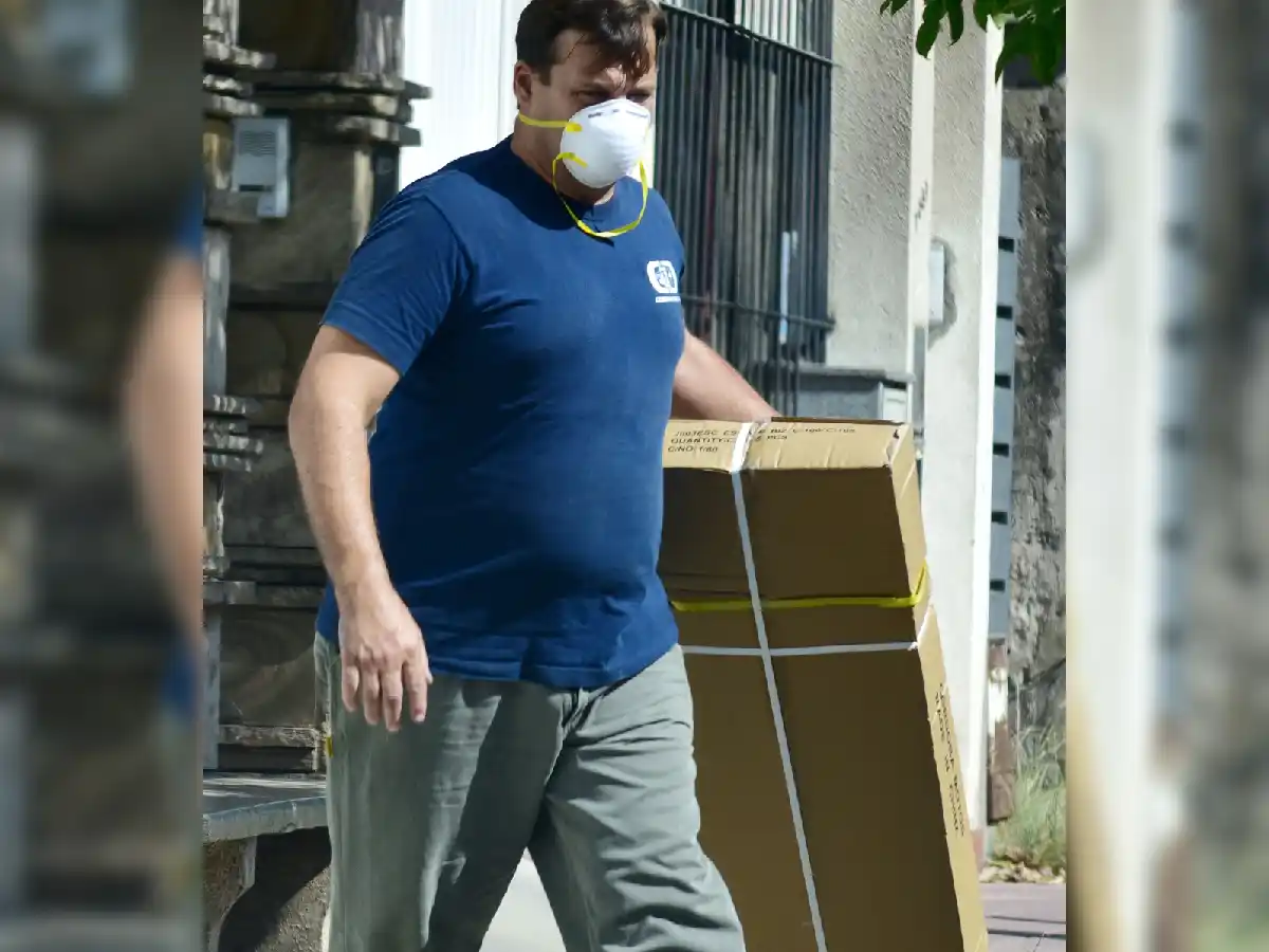 Los comercios minoristas comenzaron a trabajar con delivery y esperan reactivar el mercado             