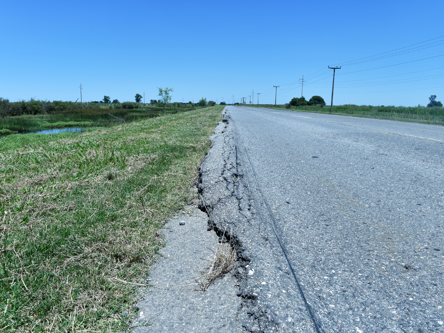 Motociclistas heridos al chocar de atrás a un camión en la ruta 158