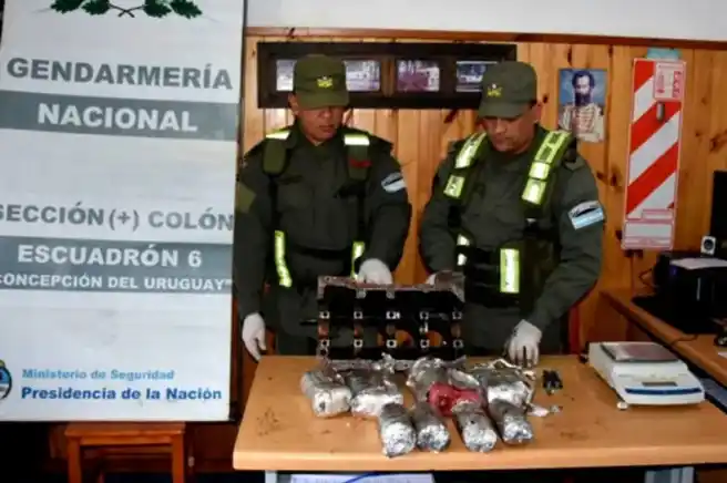 Detectaron droga en una encomienda y detuvieron a dos personas