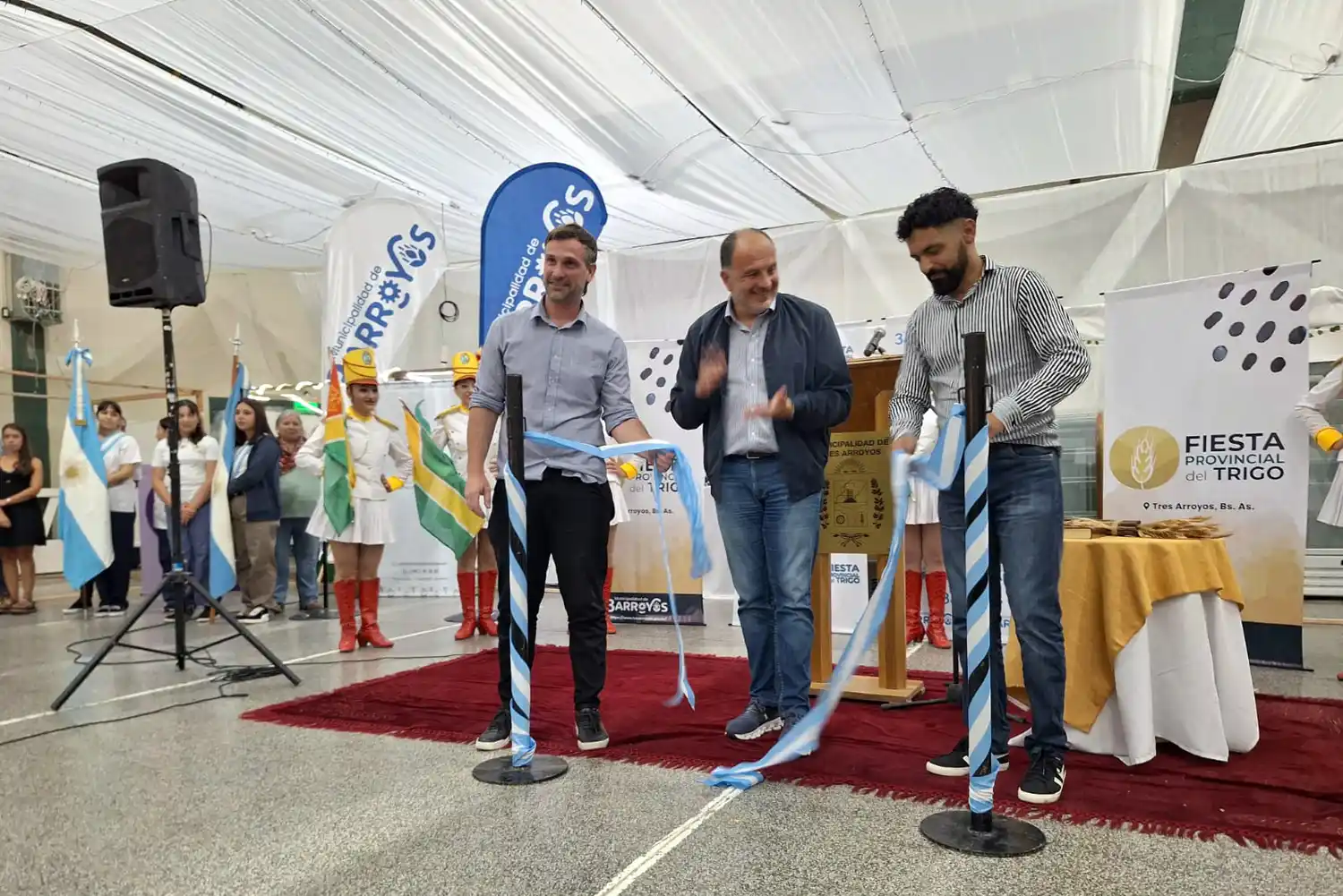 Acto oficial. Para dejar inaugurada una nueva realización en la vecina ciudad