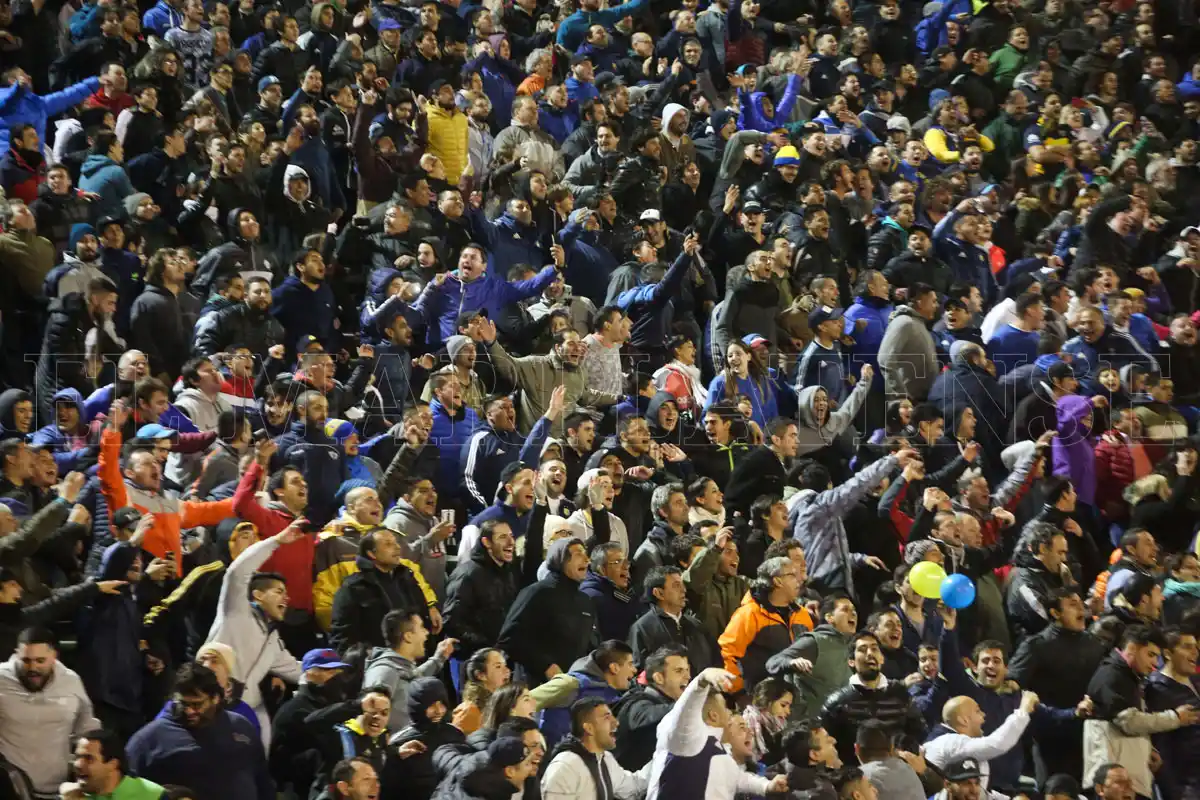 Hinchas “neutrales” alentaron a Boca y festejaron el triunfo ante Aldosivi