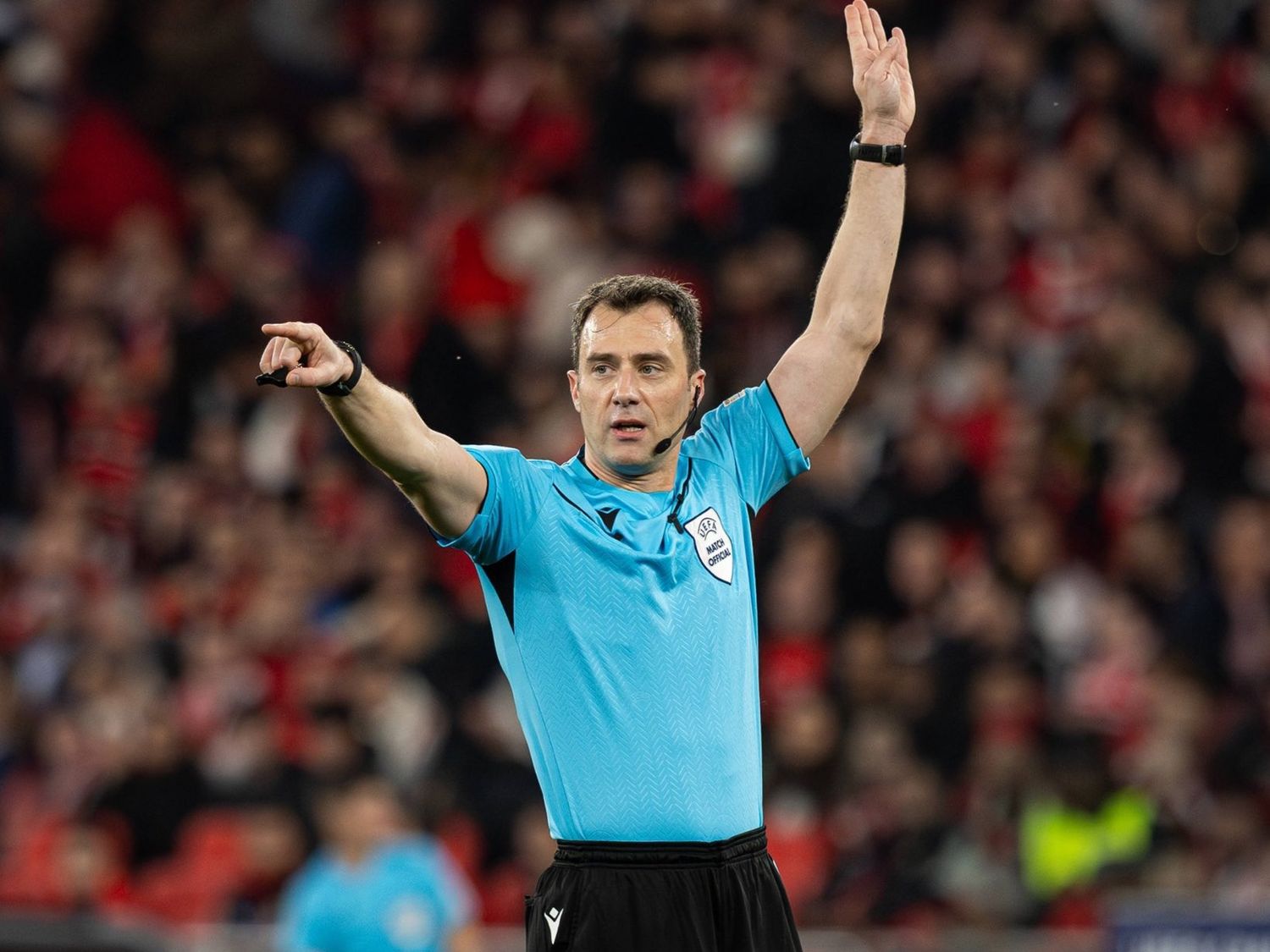 Arbitros para el debut