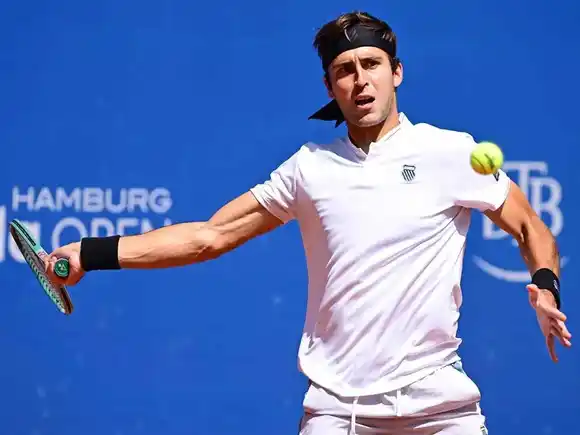 Etcheverry está en cuartos de final: venció a Ugo Carabelli en duelo argentino