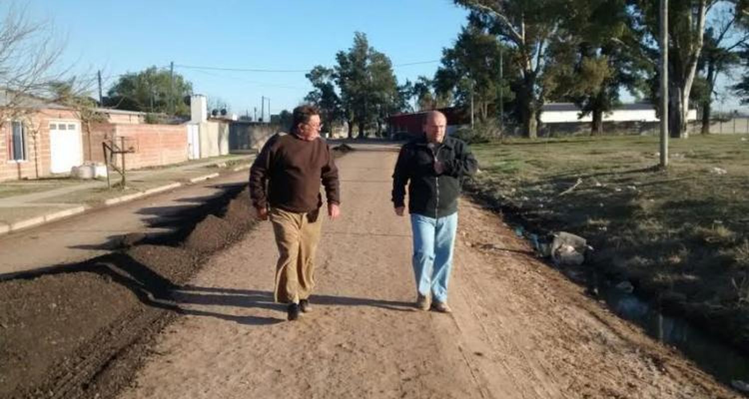 Giovanettoni recorrió los trabajos sobre calle Casella