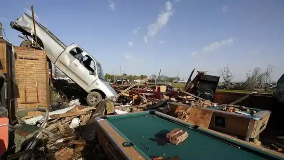Un fuerte tornado en Mississippi dejó 26 muertos y provocó grandes destrozos
