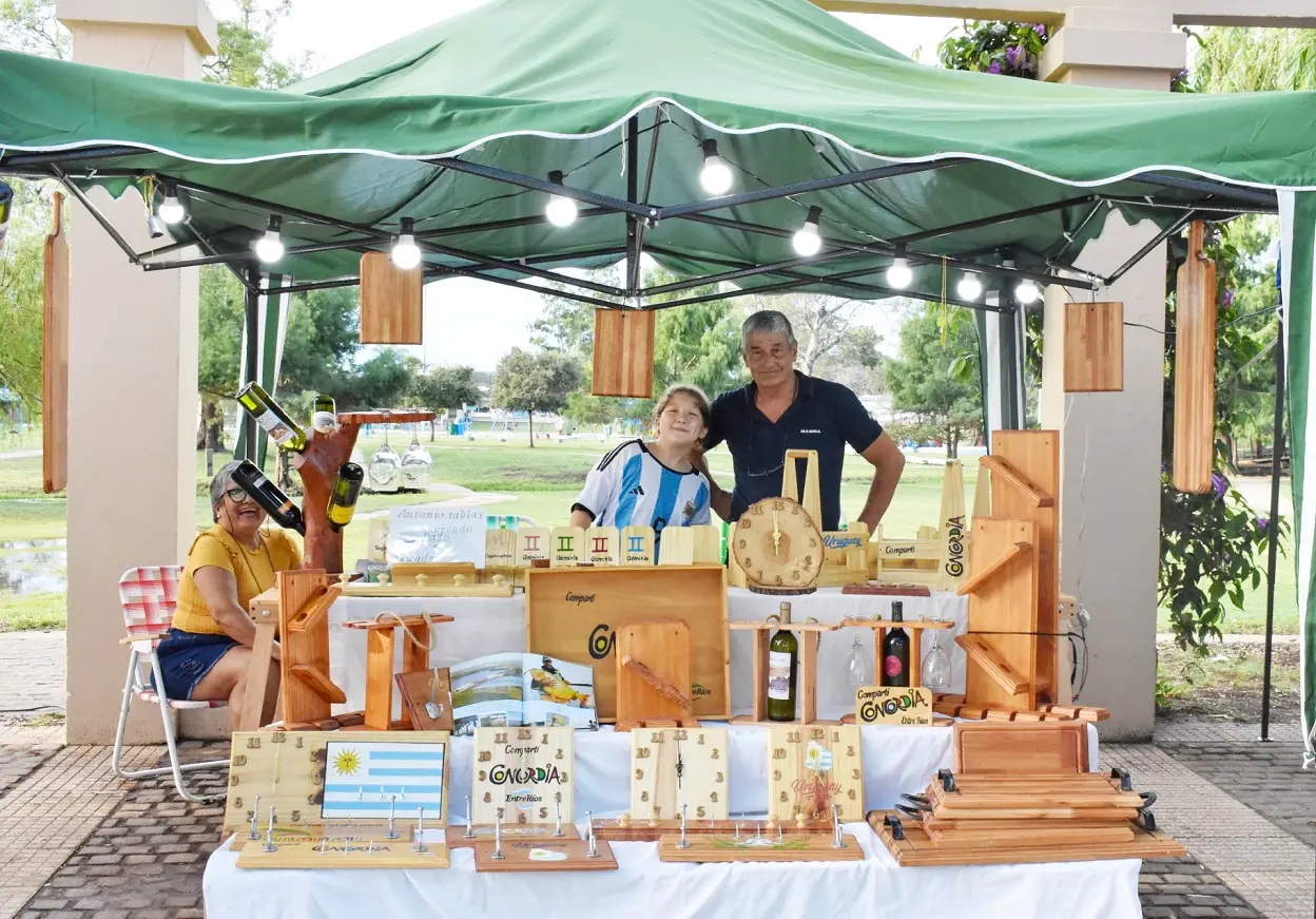 Feria "Paseo del Río" en la Costanera