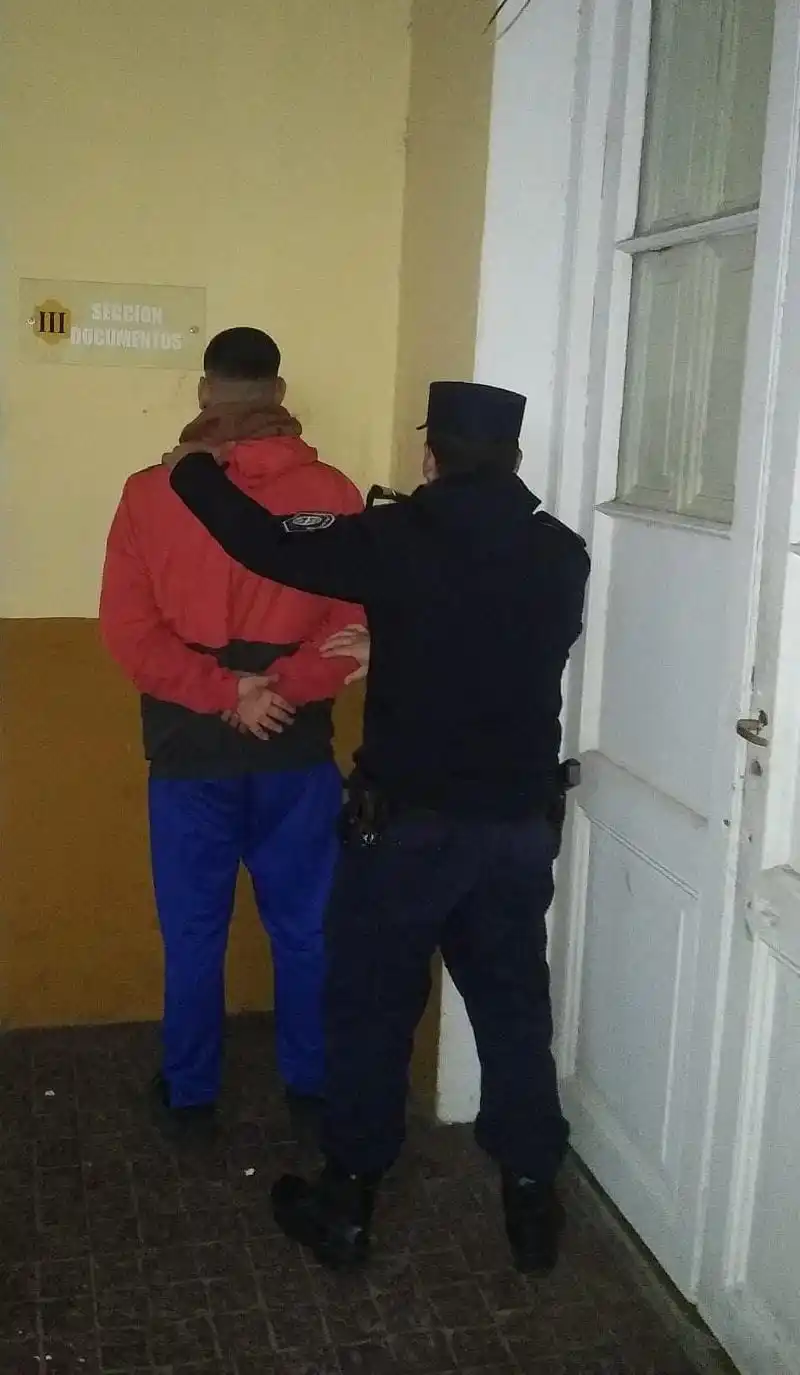 Motociclistas y disturbios en el puerto: trataron de evitar la detención de un joven por irregularidades en su moto