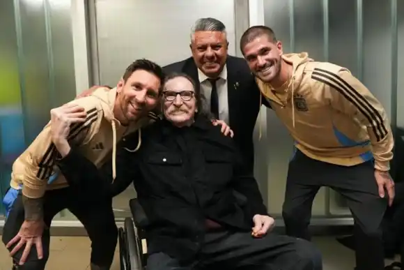 El emotivo encuentro entre Lionel Messi y Charly García: "Dios te bendiga"