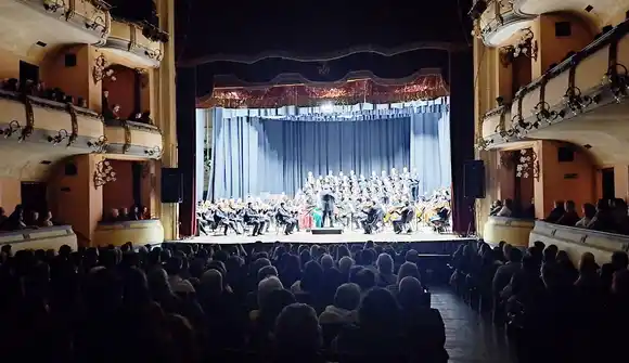 La Sinfónica de Entre Ríos llenó la sala del Teatro Municipal 3 de Febrero