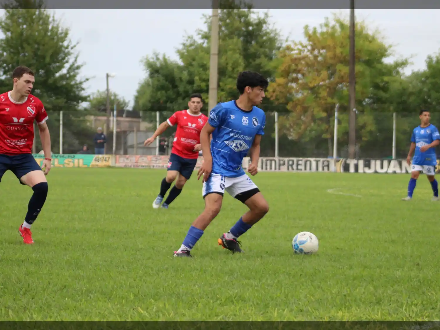 Imagen de la victoria de Deportivo Urdinarrain sobre Independiente 2-0. Crédito: María Nieves Arnold.