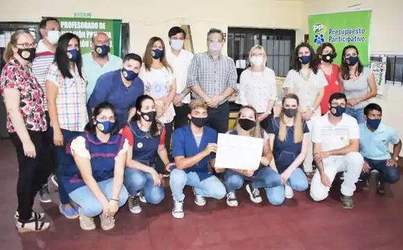 El intendente Francolini entregó  elementos al Profesorado de  Educación Primaria y Especial