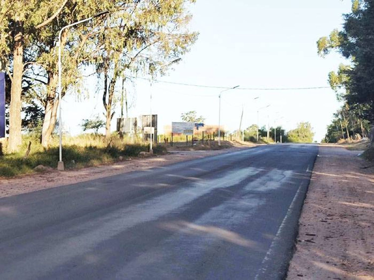 Amplían la red de alumbrado público en el segundo acceso