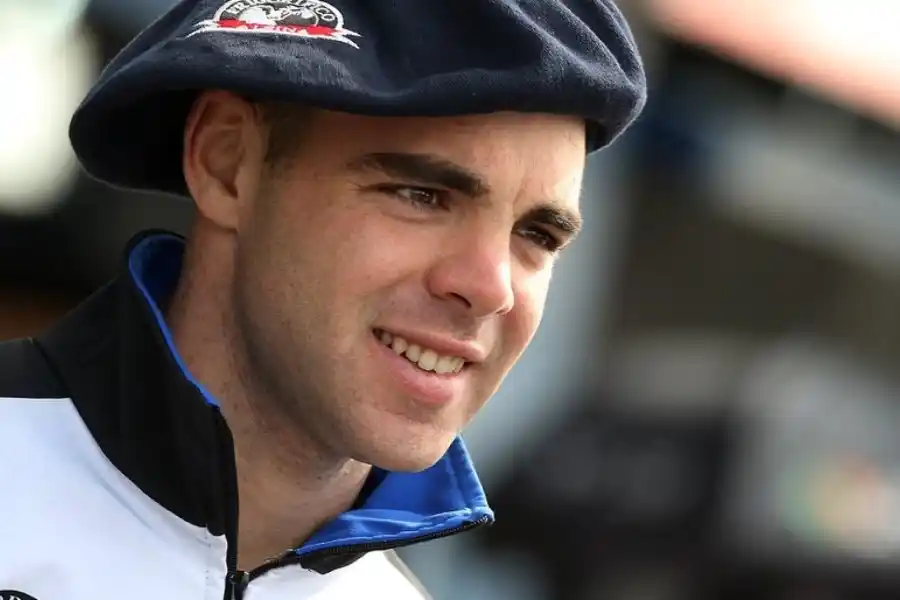 TC en la ciudad: Todino recibió un particular regalo de parte de un fanático rafaelino