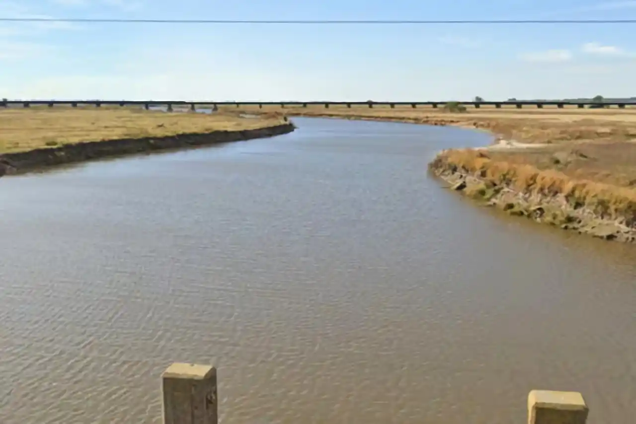 En una primera etapa quieren limpiar, poner cestos y reforestar la zona próxima al arroyo El Tala.