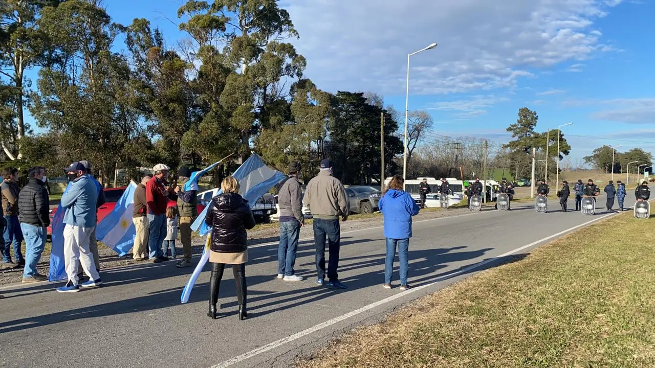 Manifestación contra la presencia del gobernador en Tandil