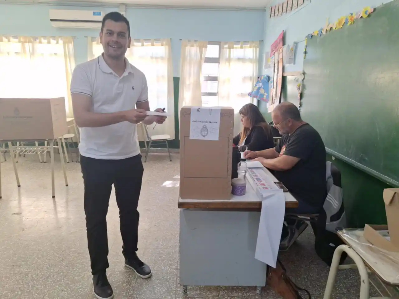 Ramiro Gambetta en el momento de la votación. Foto: Sur24