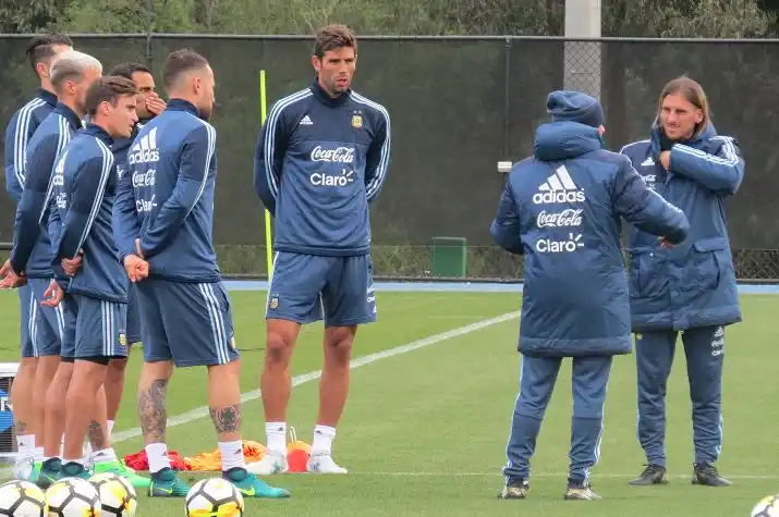 Sampaoli sorprendió con su primer equipo
