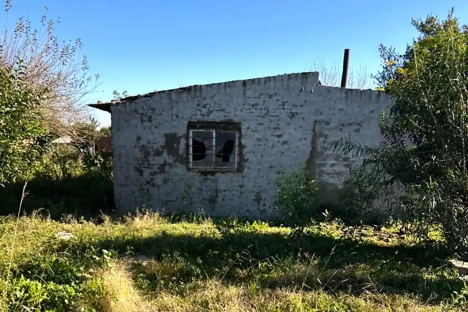 La casa usurpada está en calle Güemes, entre Mitre y San Martín.