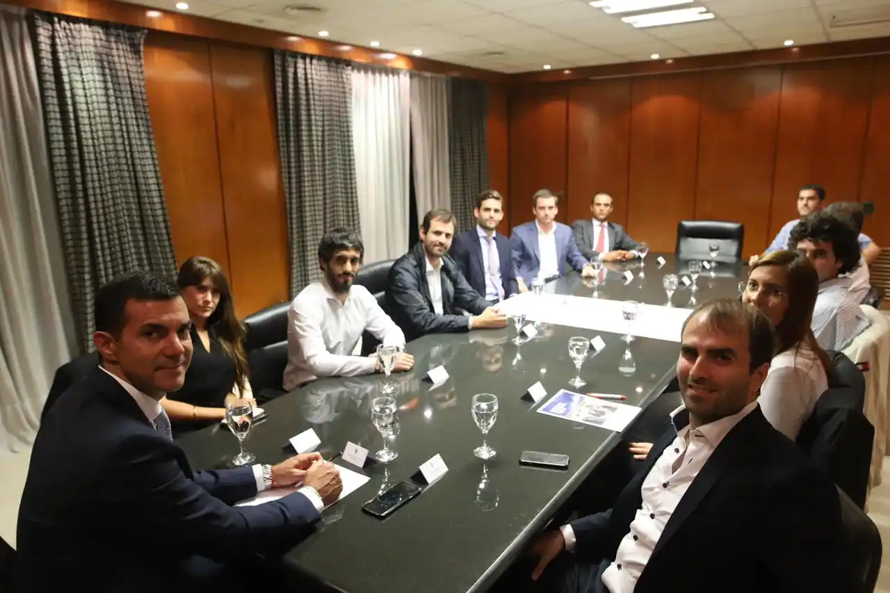 Urtubey se reunió con economistas jóvenes "para plantear soluciones" para la Argentina