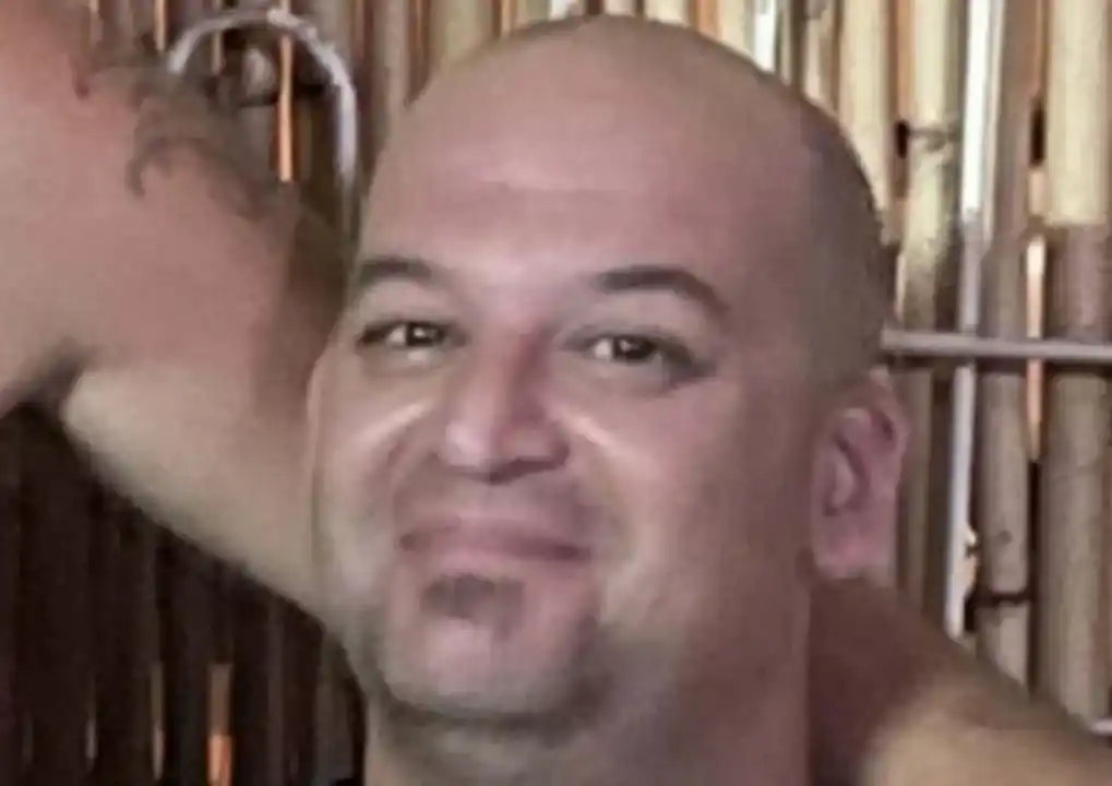 Multitud expectante por el regreso de los rehenes de Israel, que están siendo devueltos por tandas, en acuerdos de intercambiado por prisioneros palestinos