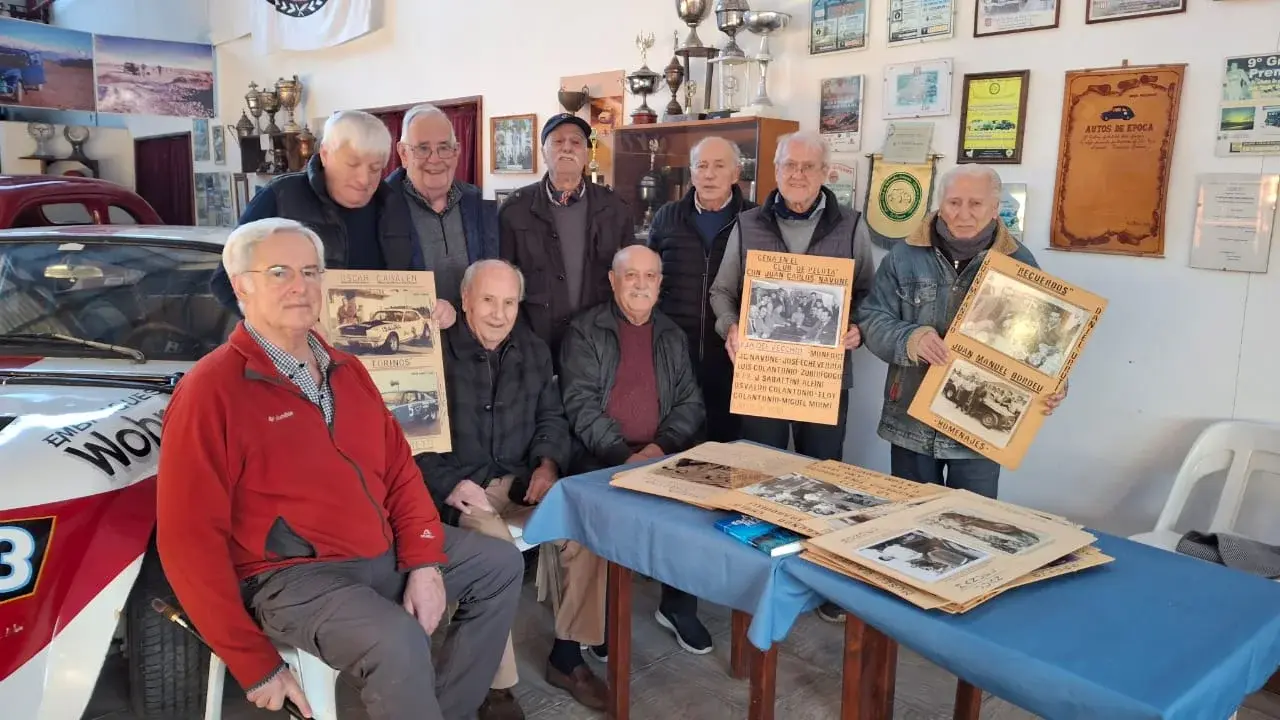 Ayer por la tarde, Andrés Errea entregó material en el Museo del Automóvil del Club Quilmes
