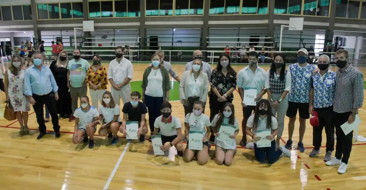 Becas Deportivas: se entregaron en Centro Bancario Gualeguay